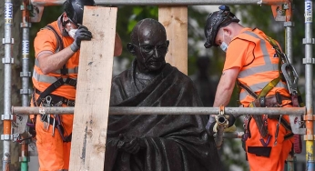 Gandhi has nothing to hide: Diaspora hits back